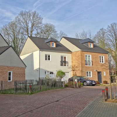 patrimoine immobilier avec des maisons préfabriquées en béton
